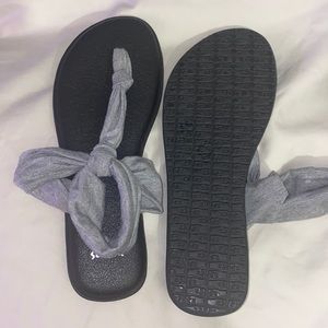 Sanuk Black T-strap Yoga Sling Sandals Size 7